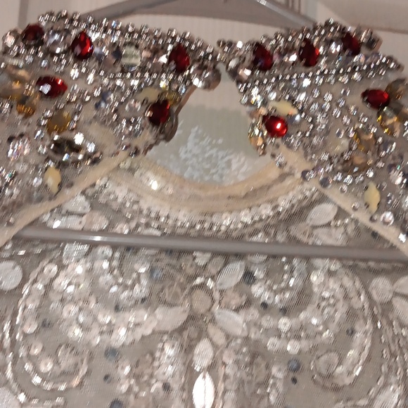 GORGEOUS RED EVENING GOWN - Picture 8 of 16